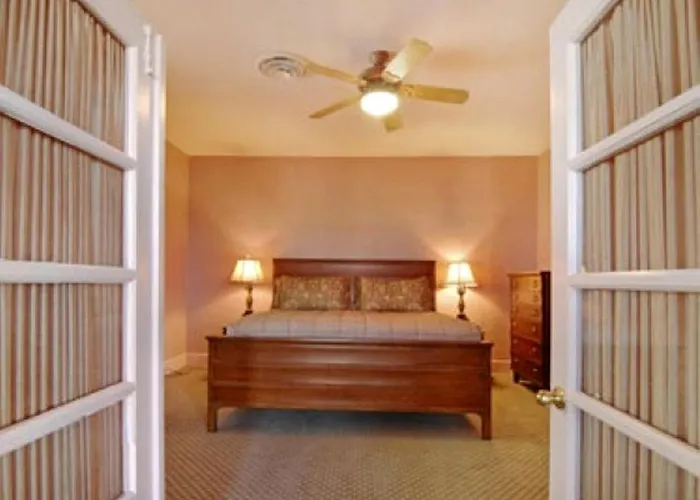 Historic Seafront With Gorgeous Gulf Views In Indian Rocks Beach, Florida Сasa de vacaciones *